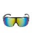 Lunettes de soleil avec une monture large et des verres arc-en-ciel.