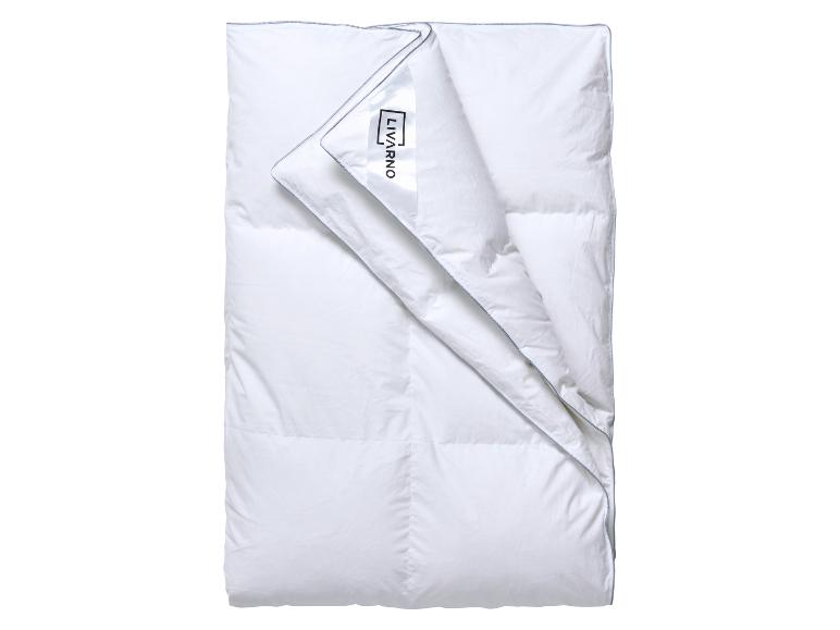 Couette blanche pliée avec étiquette Livarno