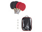 Un ensemble de quatre raquettes de ping-pong Joola et de quatre balles, dans un sac de transport.