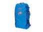 Sac à dos bleu avec accents rouges et poignées noires, idéal pour l'équipement sportif.