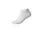 Une chaussette courte blanche unie sur fond blanc.