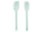 Une louche à pâtes et une spatule bleues