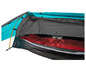 Une tente turquoise avec un sac de couchage rouge et le logo Grand Canyon.