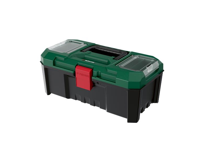 Boîte à outils verte et noire avec mécanisme de verrouillage rouge et couvercles transparents.
