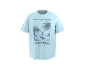 T-shirt bleu clair avec un imprimé graphique d'un surfeur sur une vague, des palmiers et le texte 'RIDE THE WAVES CALIFORNIA PACIFIC VIBES'.