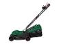 Tondeuse à gazon électrique verte avec roues noires et bac de ramassage