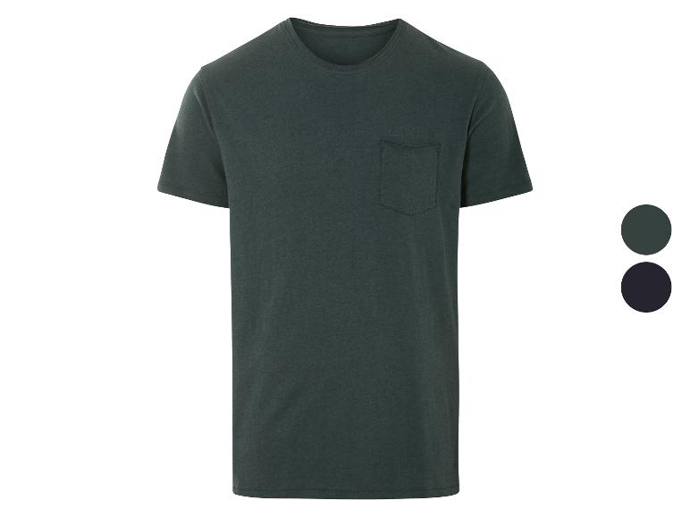 T-shirts à poche, coupe classique, disponibles en vert foncé et noir.