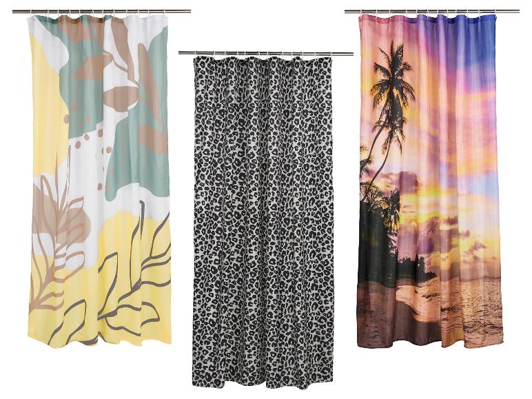 Trois rideaux de douche: abstrait, imprimé léopard et coucher de soleil avec palmiers.