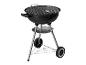Un barbecue noir avec une grille sur un support à roulettes.