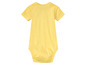 Un body bébé jaune à manches courtes.