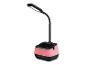 Lampe de bureau noire avec base rose et chargeur de téléphone.