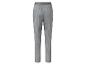 Pantalon gris à rayures blanches.