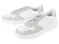 Des baskets U.S. Grand Polo blanches avec des détails en daim.