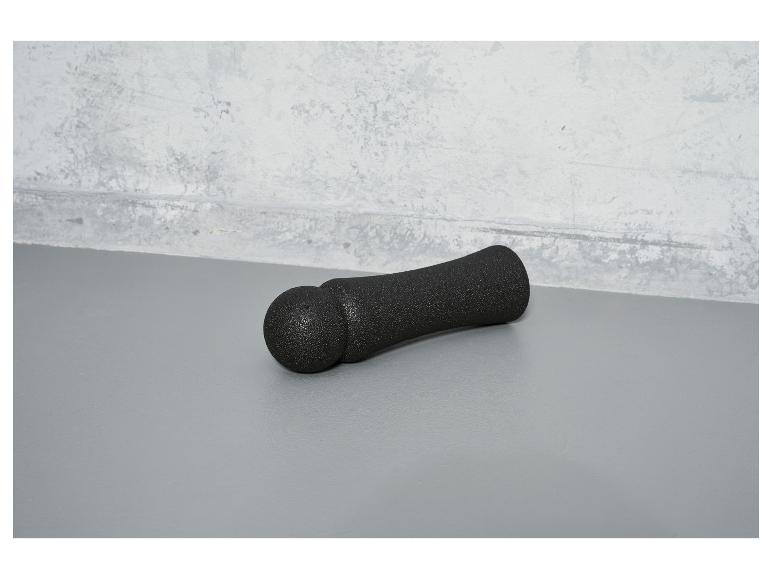 Un rouleau en mousse noir pour les exercices