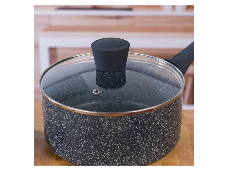 Aller en mode plein écran : Russell Hobbs Wok, casserole à manche, sauteuse ou casserole, Aluminium Nightfall Collection Blue Marble  - Image 4