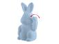 Un lapin en peluche bleu clair avec des oreilles dressées et un bras levé.