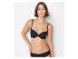 Un soutien-gorge et une culotte noirs.