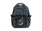 Sac à dos noir avec des motifs de skateboards et un dessin de skateur.