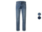 Un jean bleu pour homme.