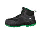 Des chaussures de randonnée noires avec des accents verts.