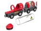 Train jouet avec un wagon rouge et un wagon-citerne transparent avec des billes colorées.