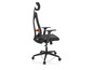 Un fauteuil de bureau noir avec un dossier haut et des accoudoirs.