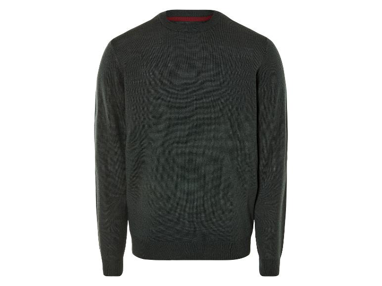 Pull en laine vert foncé à col rond.