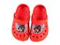 Sabots rouges pour enfants avec Minnie et Mickey.