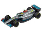 Une voiture de Formule 1 argentée avec le sponsoring de Petronas, des pneus Pirelli et le numéro 44.