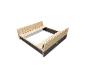 Bac à sable en bois avec bancs pliables, couleur naturelle et gris foncé.