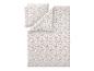 Parure de lit blanche avec un délicat motif floral dans des couleurs pastel variées