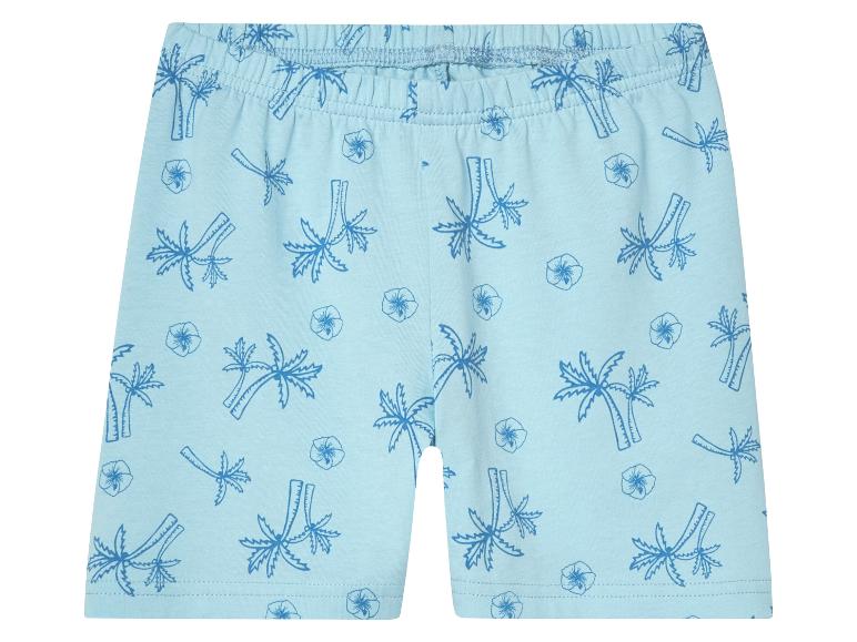 Shorts enfant bleu clair à motif palmiers et fleurs.
