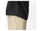 Bas d'une chemise noire et d'un pantalon beige
