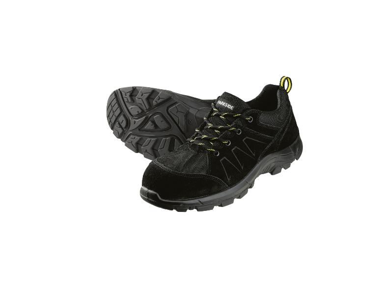 Chaussures de sécurité noires avec détails jaunes et semelle antidérapante.