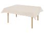 Nappe beige sur table en bois.