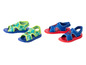 Deux paires de sandales pour enfants, une avec un imprimé jungle et l'autre avec un design Spider-Man.