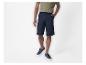 Shorts cargo et baskets pour homme.