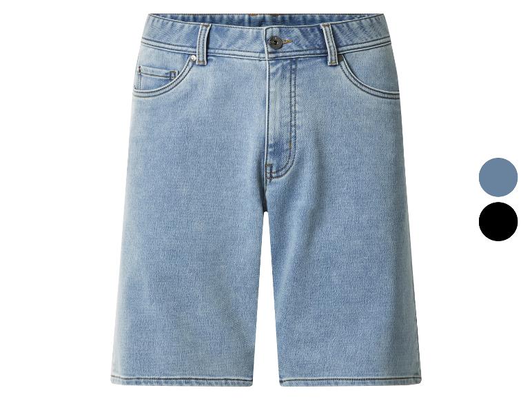 Shorts en jean bleu clair avec détails de poches et boutons, avec échantillons de couleurs bleu et noir.