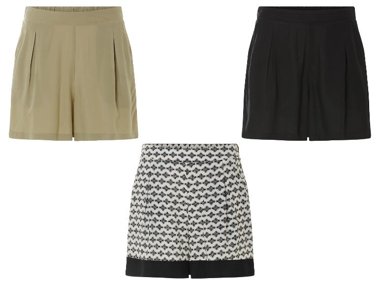 Trois shorts taille haute : beige, noirs et imprimés.