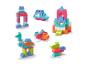 Différentes figurines construites avec des blocs de construction colorés Mega Bloks.