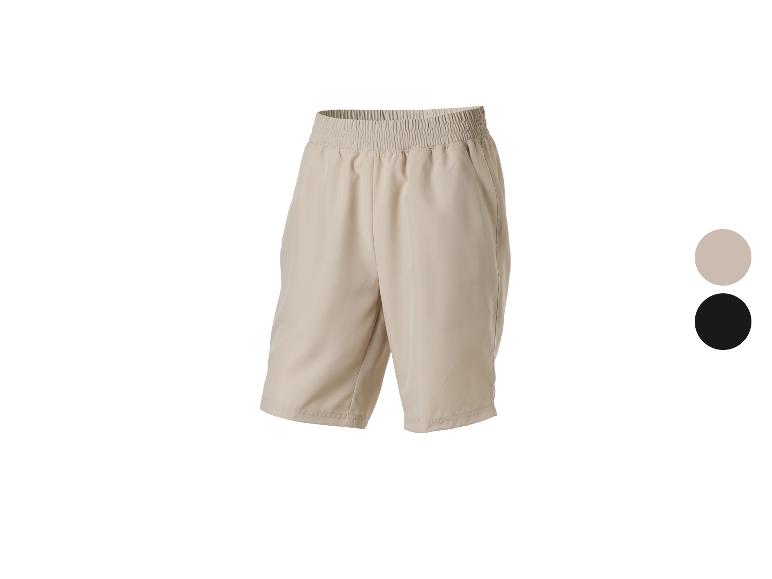 Short beige pour homme avec taille élastique et poches latérales.