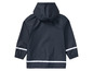 Un imperméable bleu foncé avec des détails blancs.