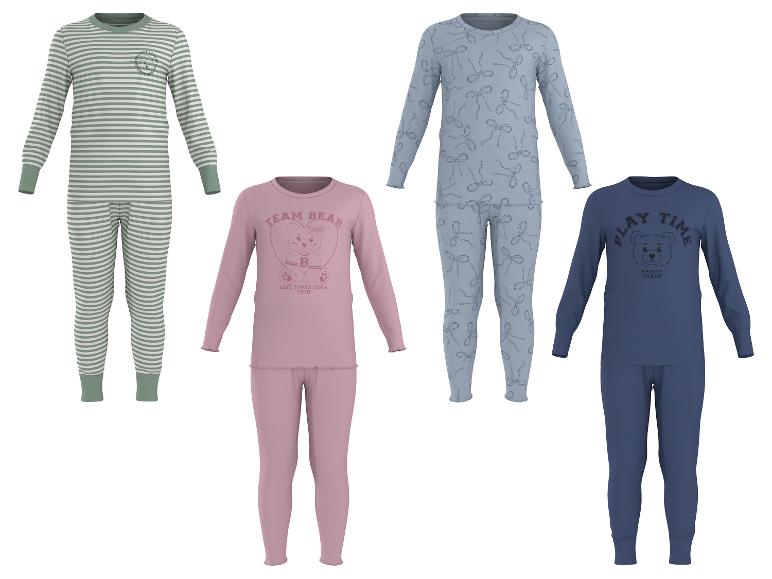 Pyjamas à manches longues avec imprimés rayés, nœuds et ours en peluche.