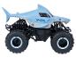 Un Monster Jam Megalodon monster truck bleu avec de gros pneus.