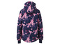 Une veste bleue avec un motif tie-dye rose et rouge.