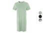 Une robe t-shirt de couleur verte à manches courtes.