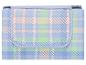 Couverture de pique-nique pliante à motif vichy pastel.