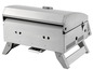 Un barbecue en acier inoxydable avec un couvercle