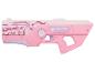 Blaster jouet rose avec un motif de circuit imprimé.