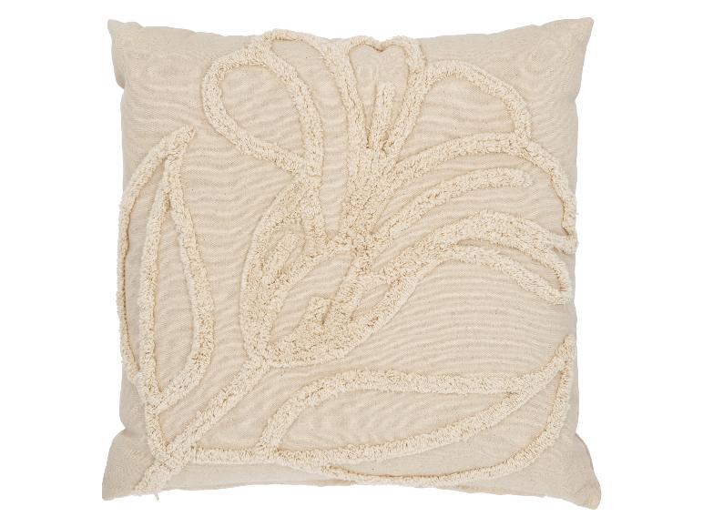 Coussin décoratif beige avec motif de feuilles en relief.